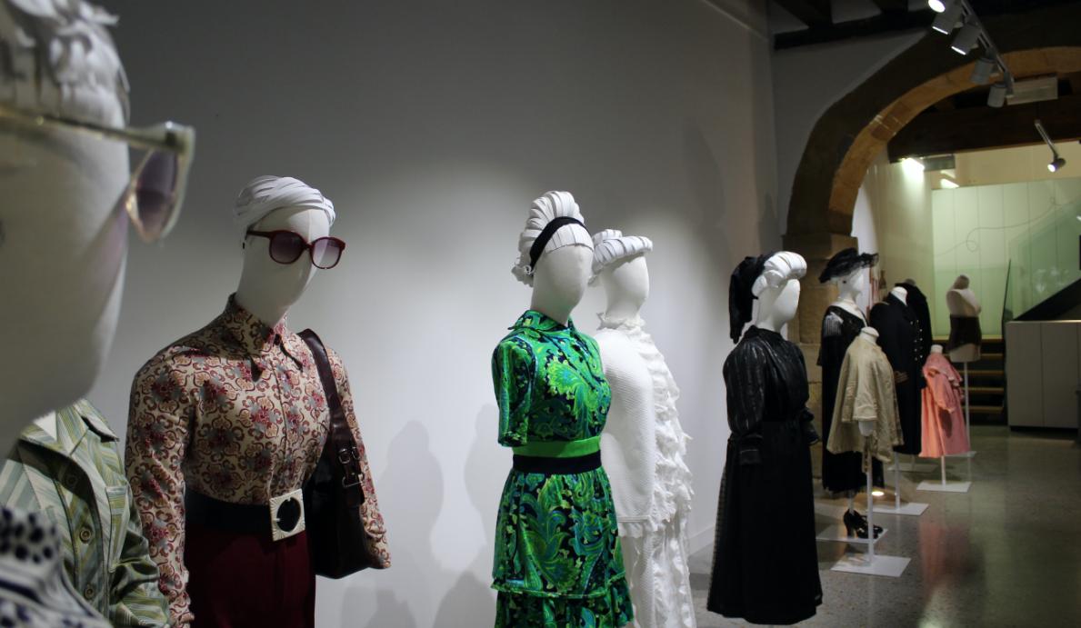 Donazioak jantziaren zentroa erakusketa