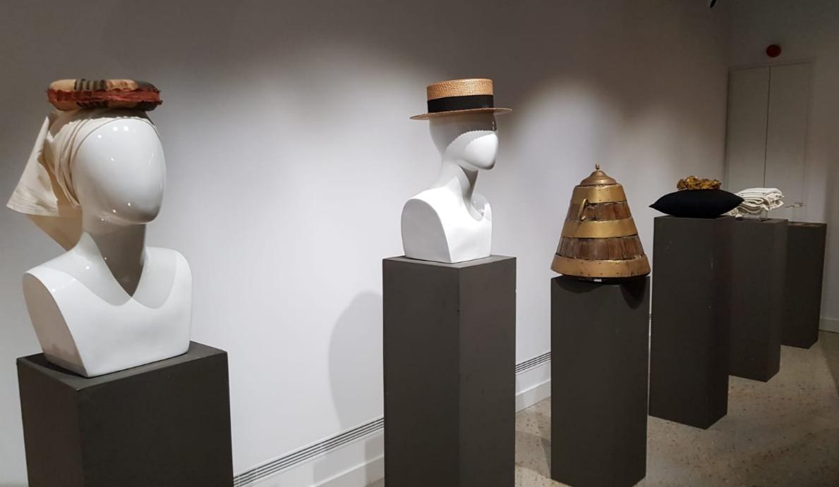 Donazioak jantziaren zentroa erakusketaren detaileak