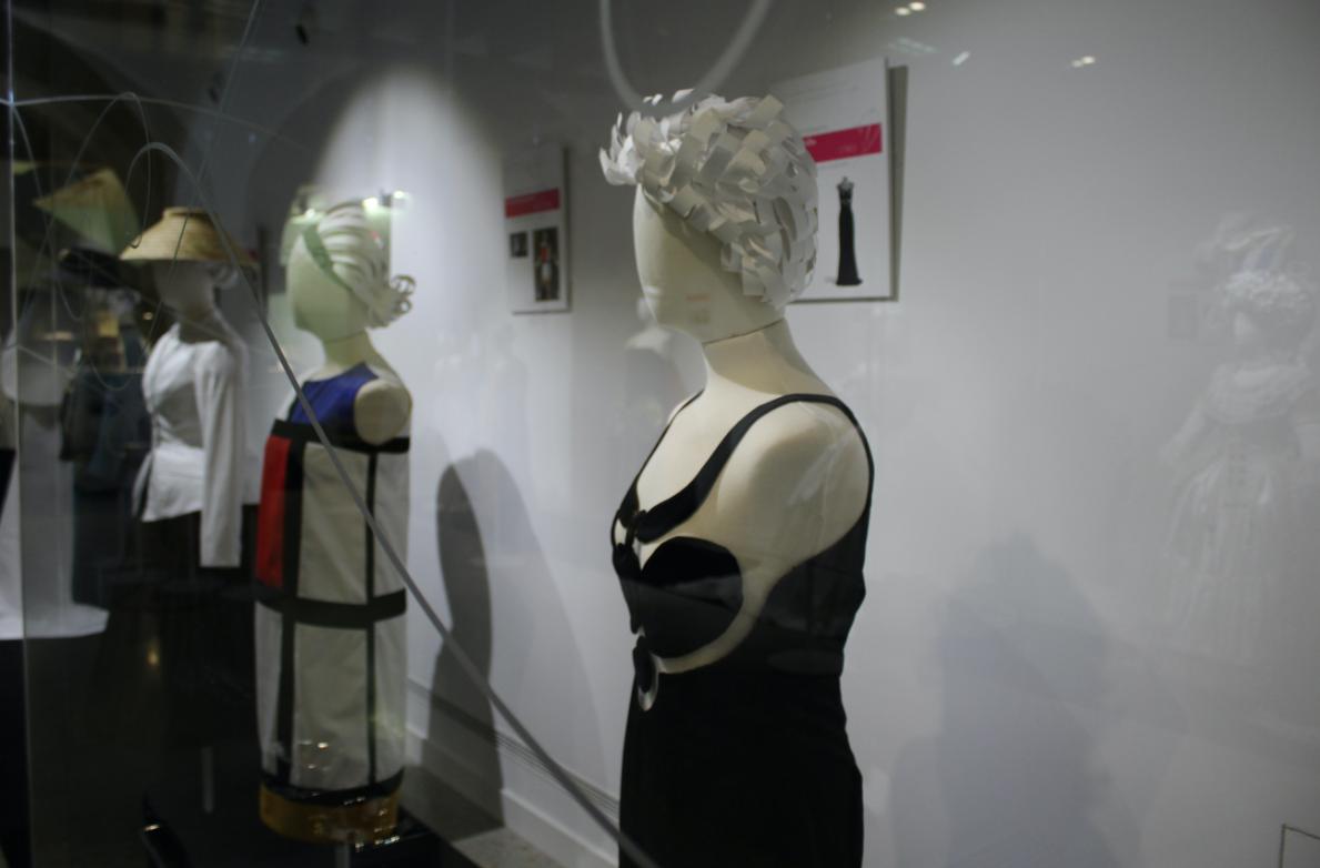 icone exposición temporal jantziaren zentroa