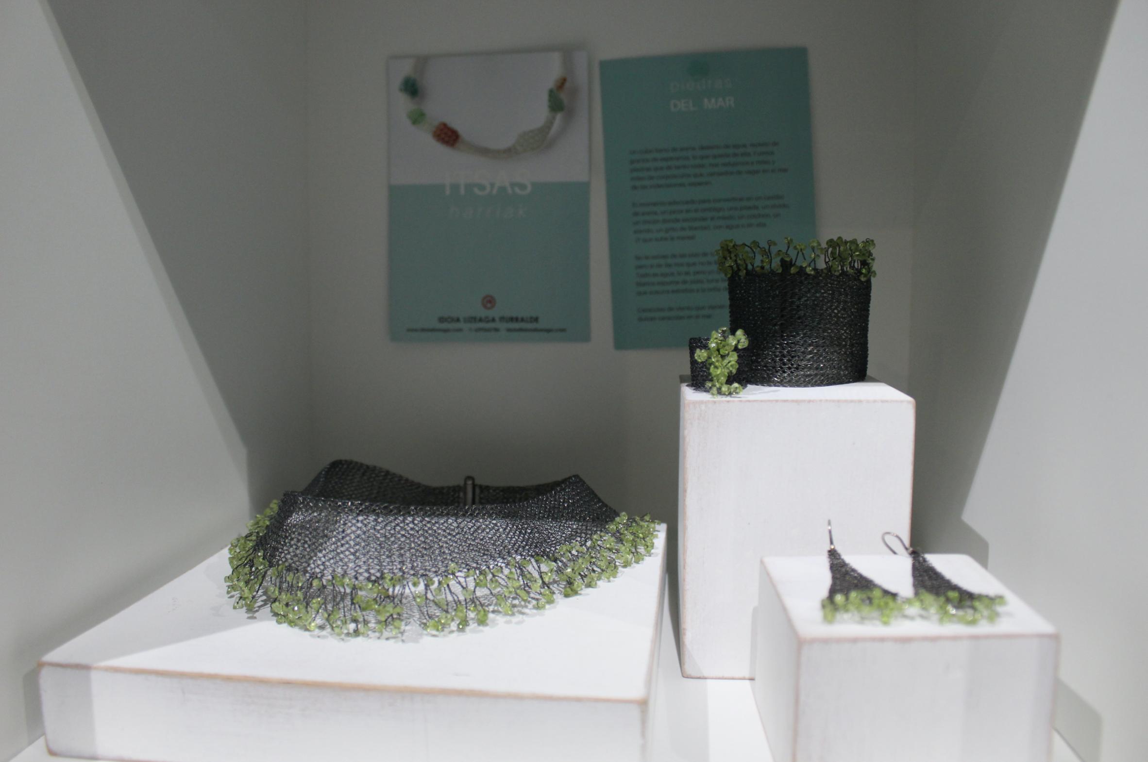 habian jantziaren zentroa bitxiak erakusketa