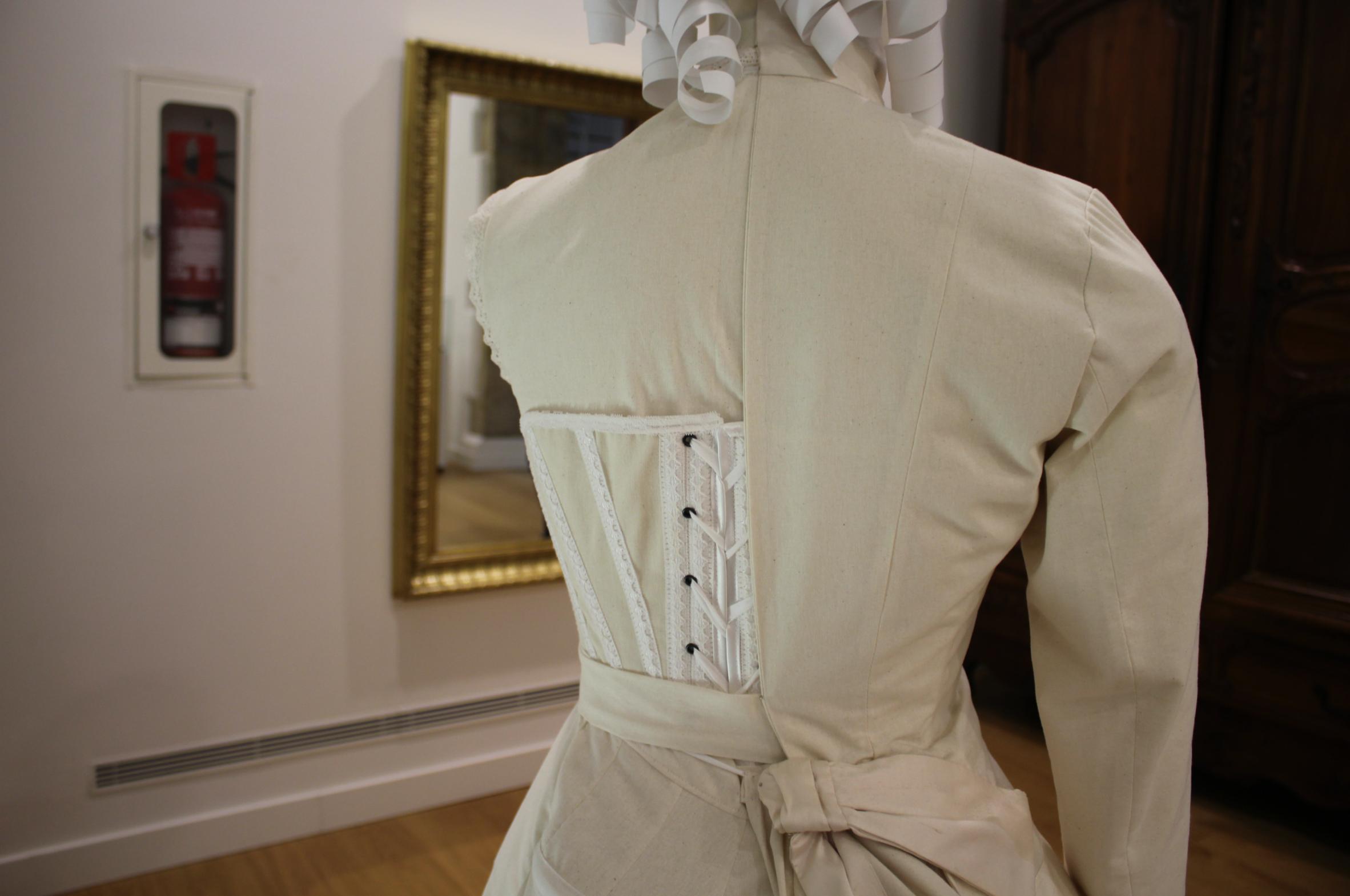 barruko jantzak jantziaren zentroa erakusketa