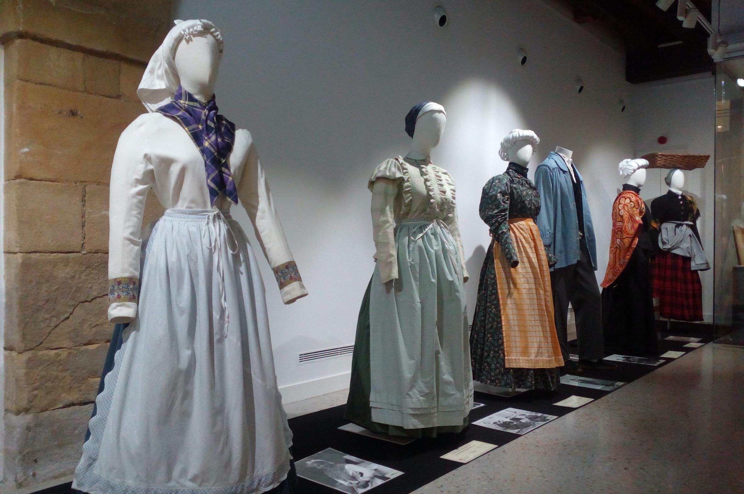 baserritarrak jantziaren zentroa erakusketa