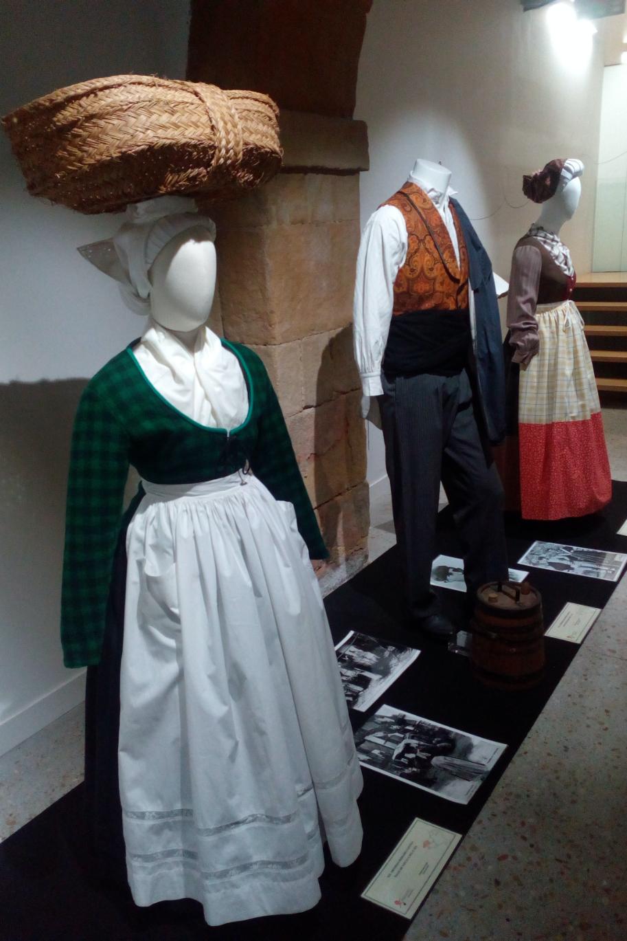 baserritarrak jantziaren zentroa erakusketa