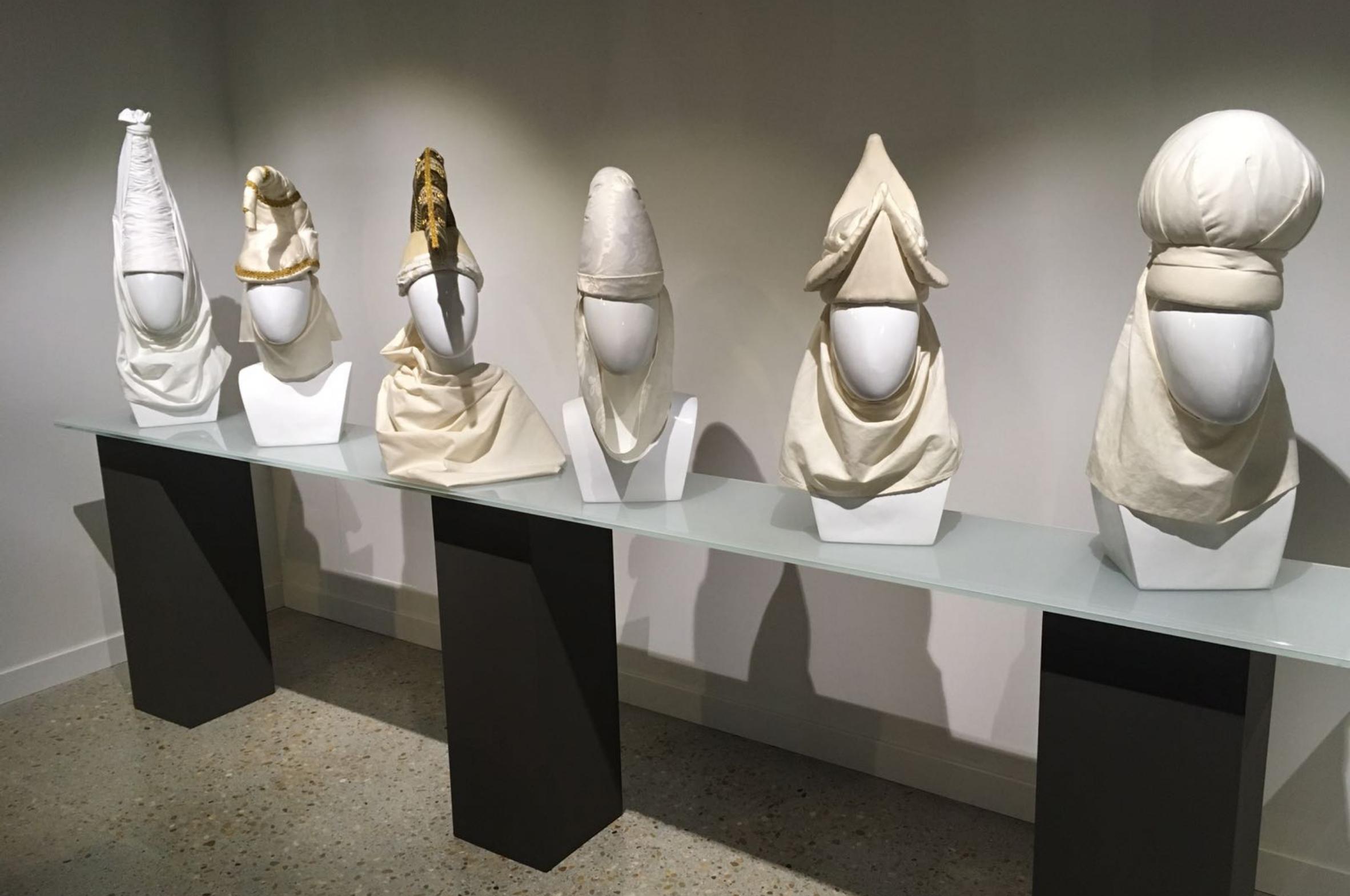 xvi mendeko burukoak erakusketa jantziaren zentroa