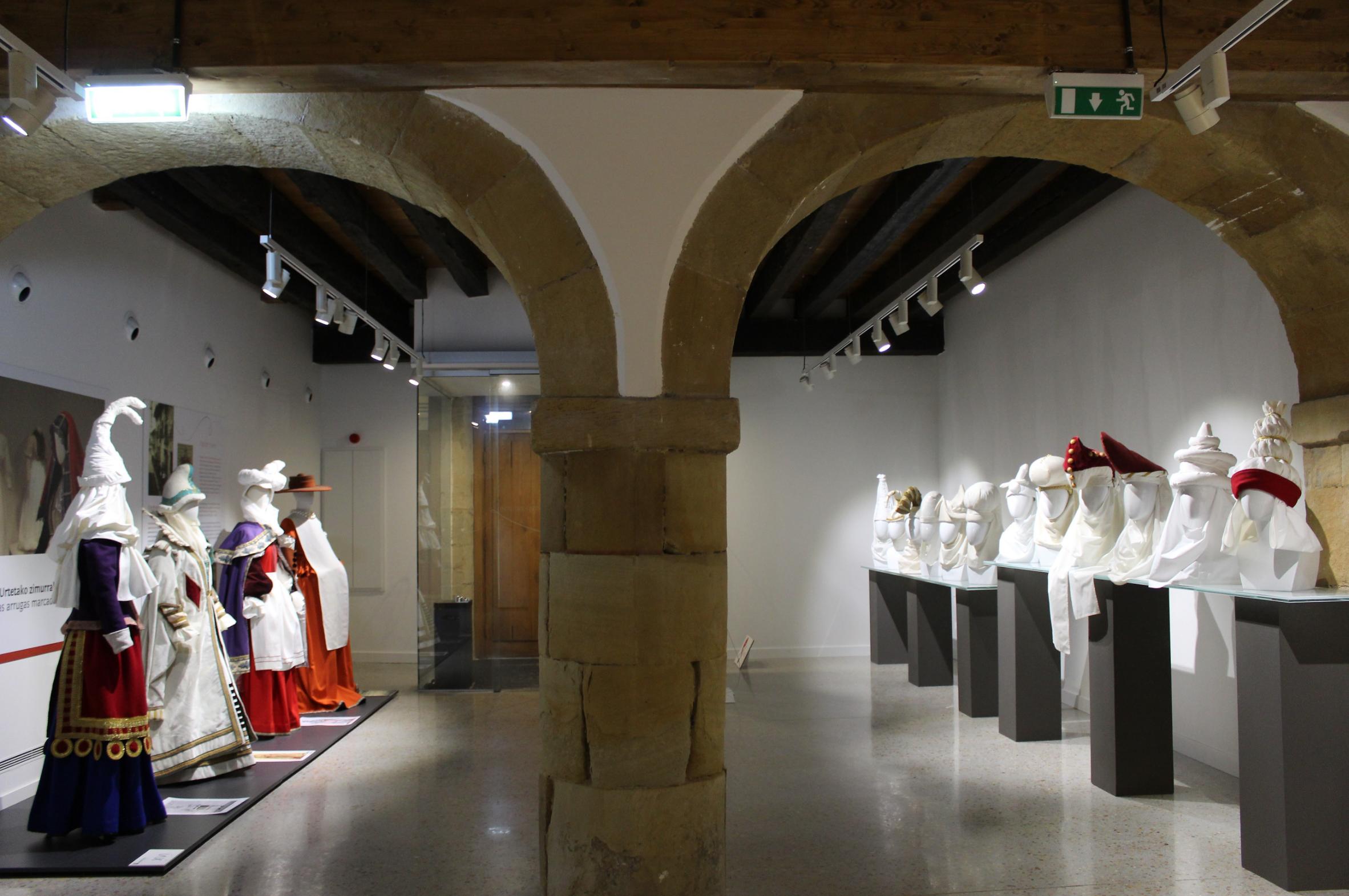 tocados del siglo xvi jantziaren zentroa