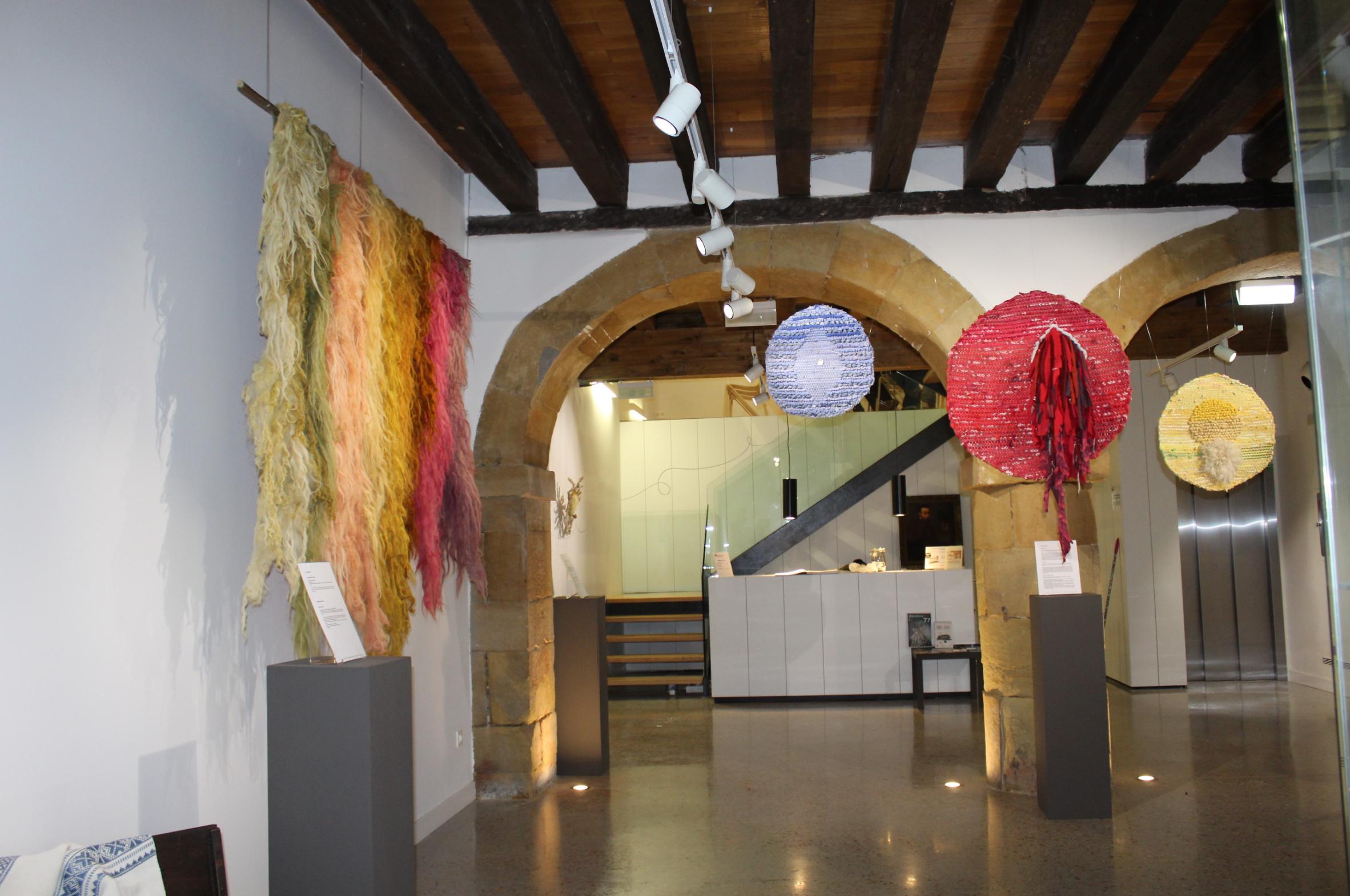 perdiendo el hilo jantziaren zentroa exposicion