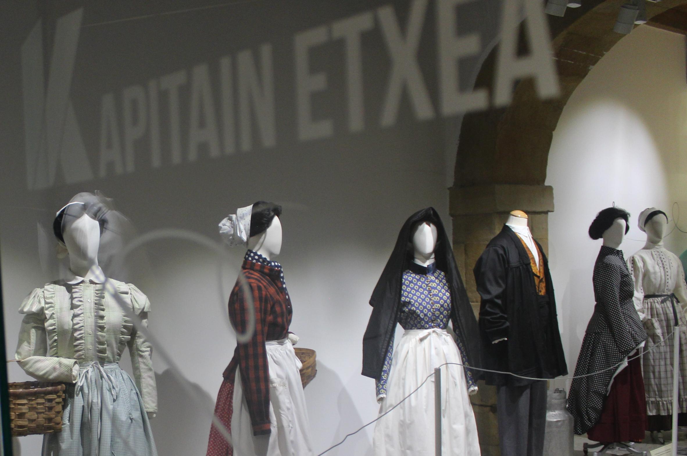 baserritarrak jantziaren zentroa kapitain etxea erakusketa