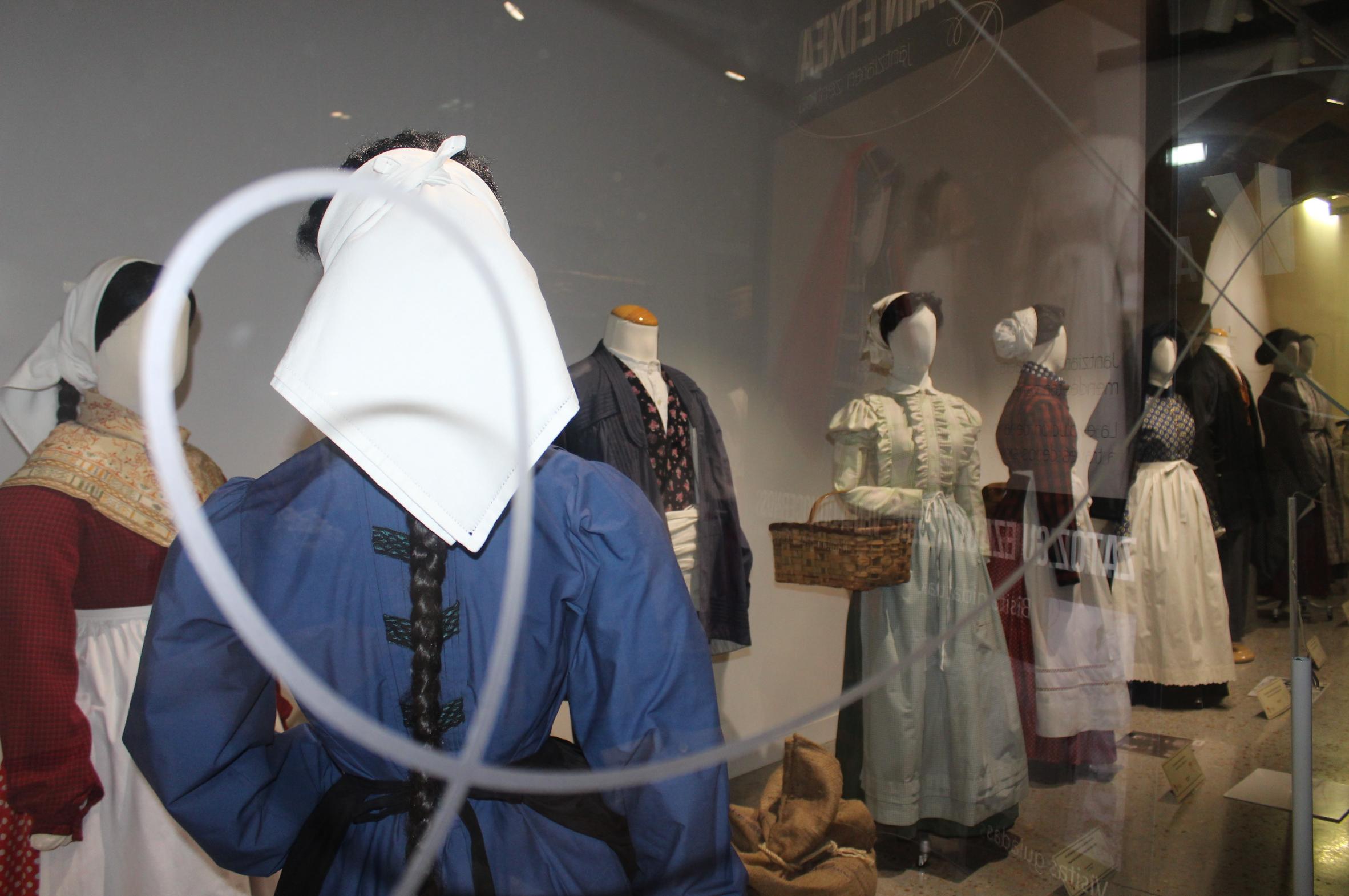 baserritarrak jantziaren zentroa kapitain etxea