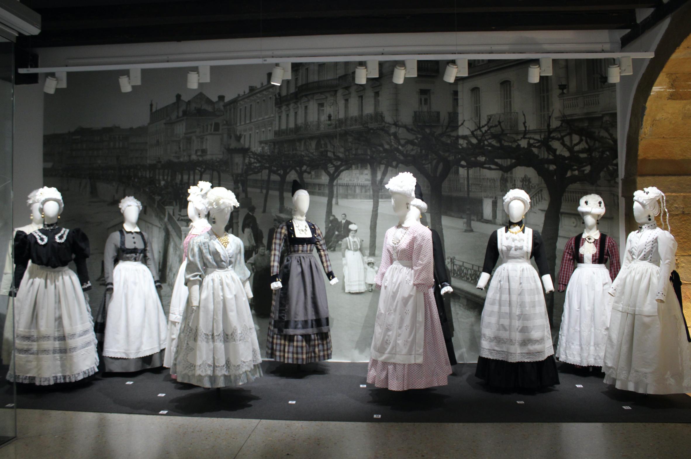 iñudeak erakusketa Jantziaren Zentroa errenteria