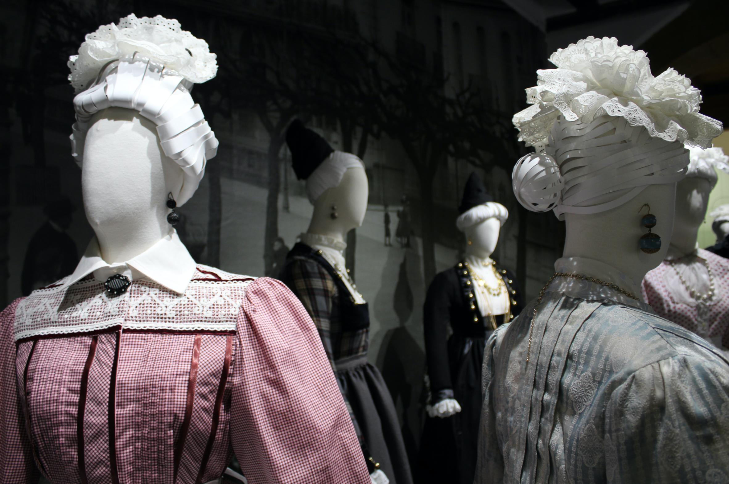 nodrizas trajes exposicion Jantziaren Zentroa