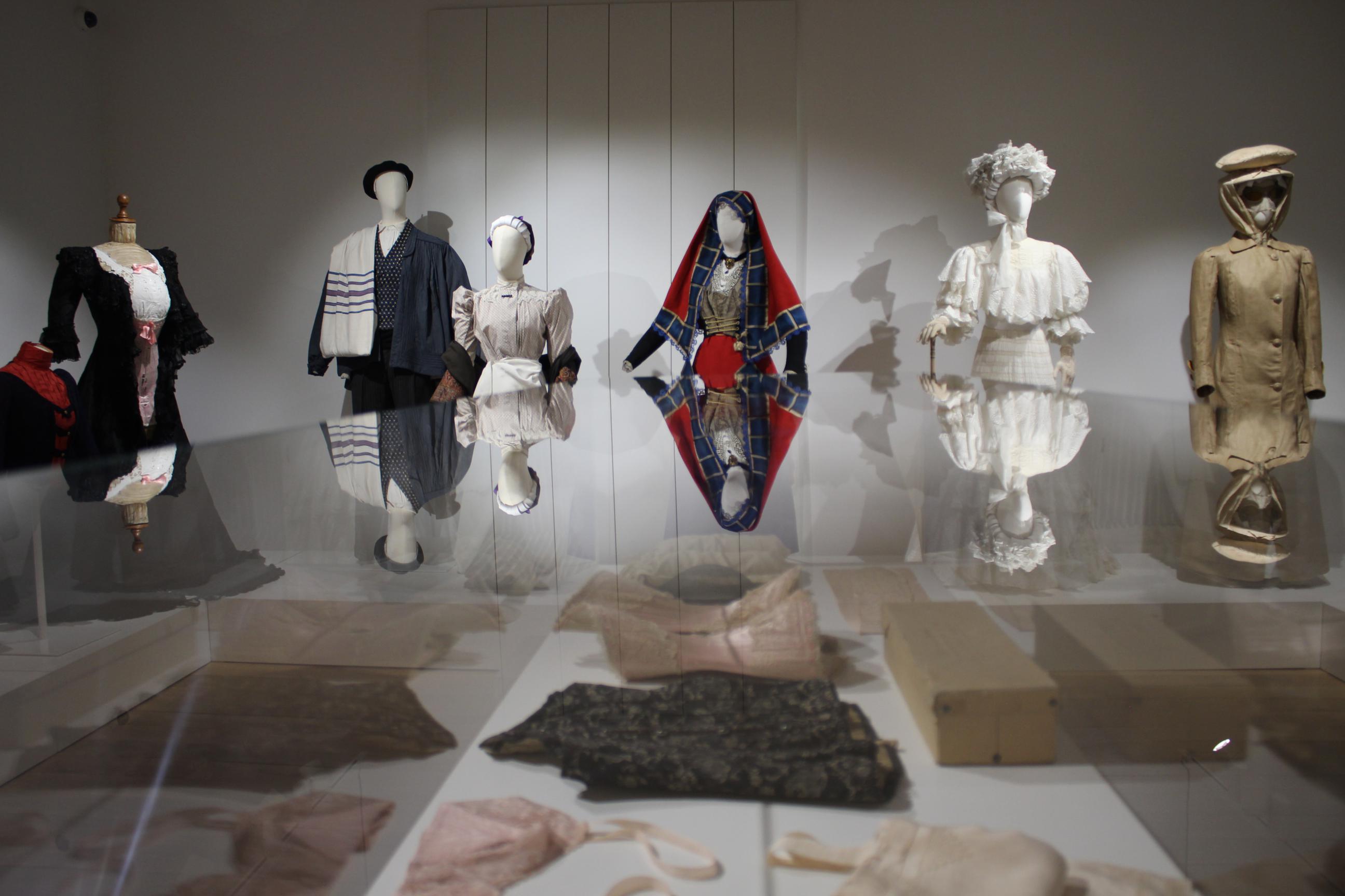 expo permanente jantziaren zentroa maniquies