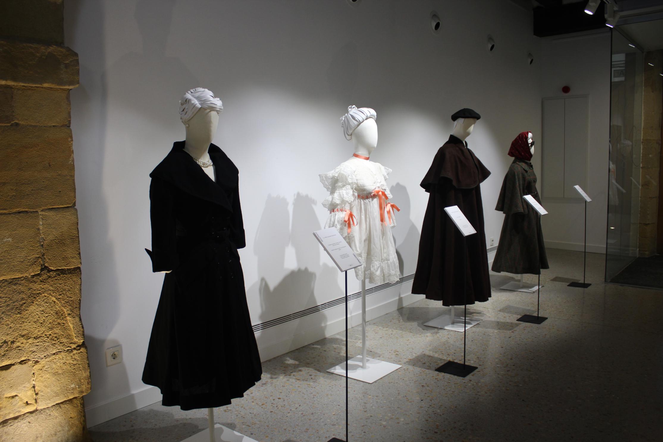 nodrizas trajes exposicion Jantziaren Zentroa
