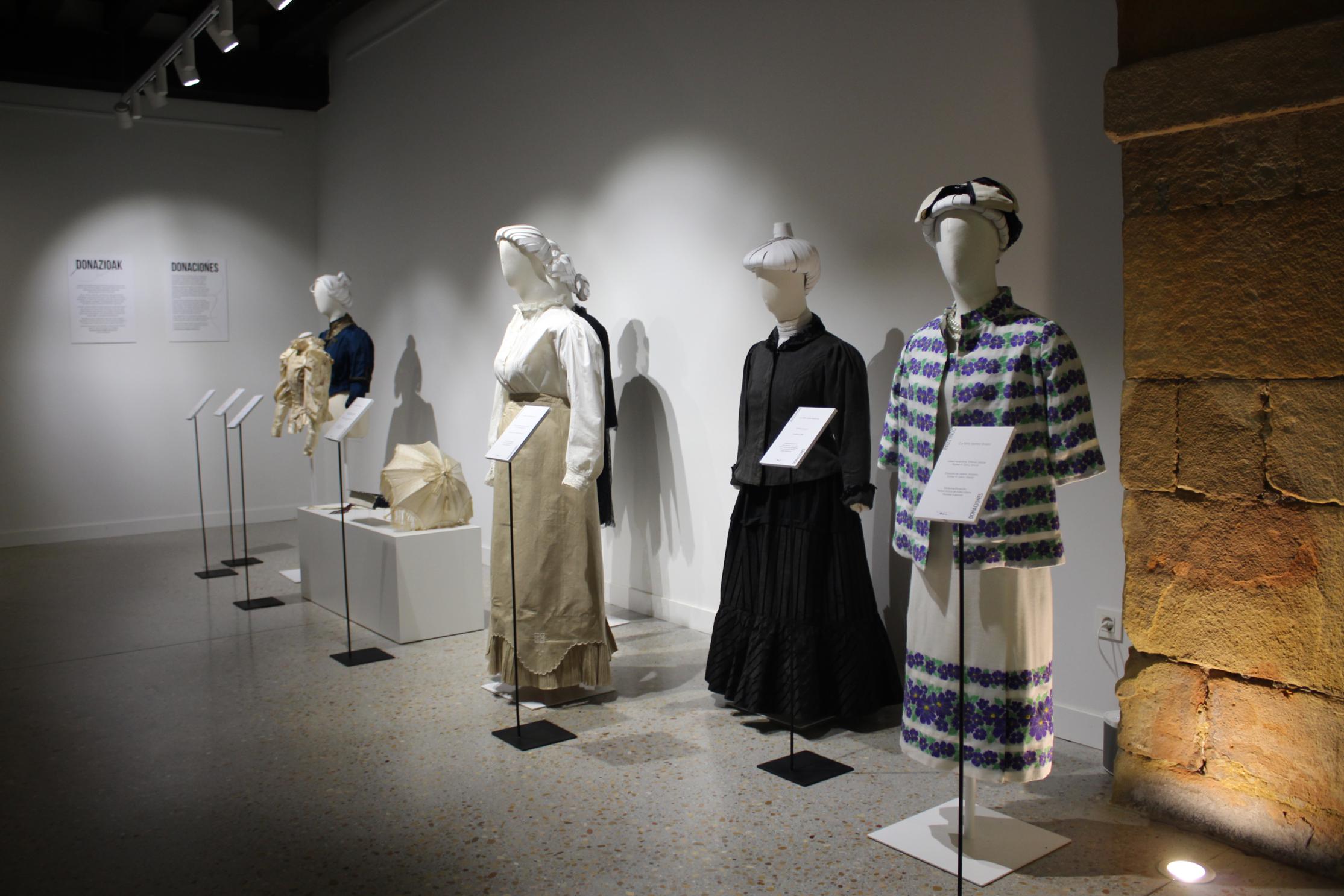 nodrizas trajes antiguos exposicion Jantziaren Zentroa